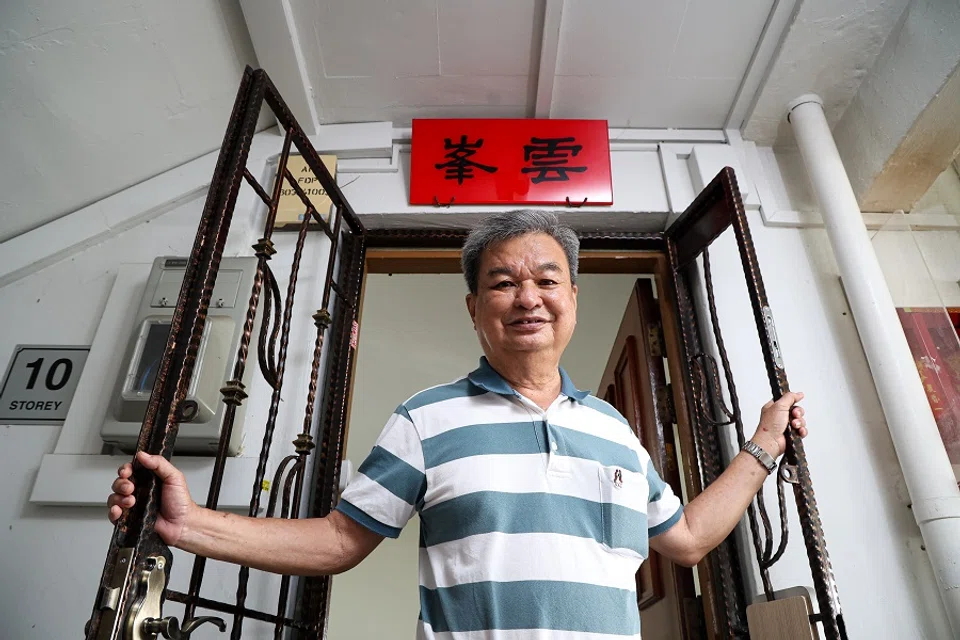Toh Siam Ker hangs a tanghao on his HDB door, hoping to preserve this tradition passed down by his ancestors. (Jeremy Kwan/SPH Media)