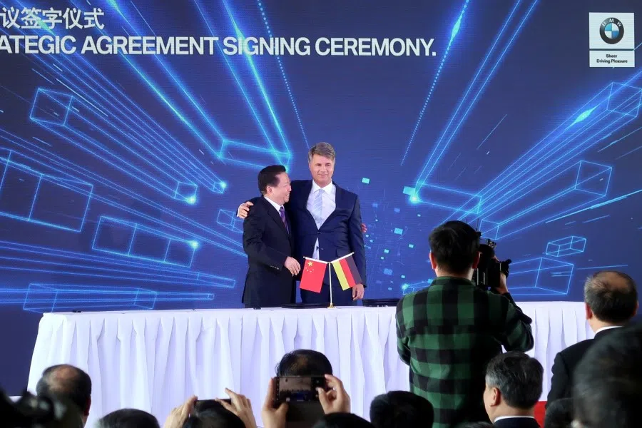 Harald Krueger, BMW Chief Executive hugs Chen Qiufa, Communist Party Secretary of Liaoning province for a photo during a signing ceremony inside the BMW Brilliance Plant Tiexi, in Shenyang, Liaoning province, China, 11 October 2018. (Norihiko Shirouzu/Reuters)