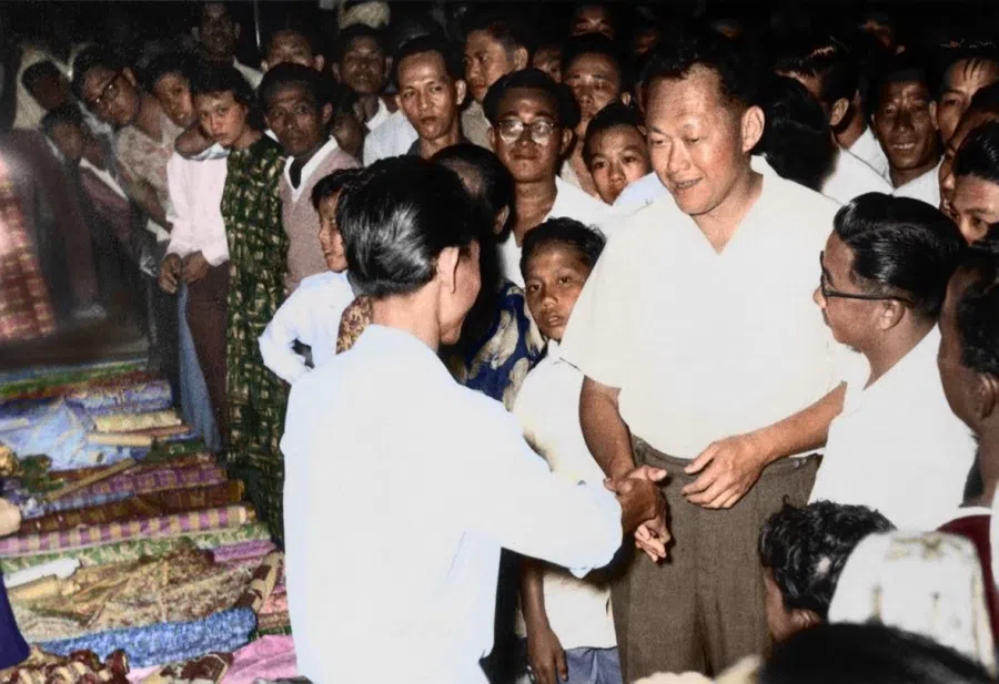 Prime Minister Lee Kuan Yew attracts a large crowd as he visits hawkers to find out about their situation, late 1960s.
