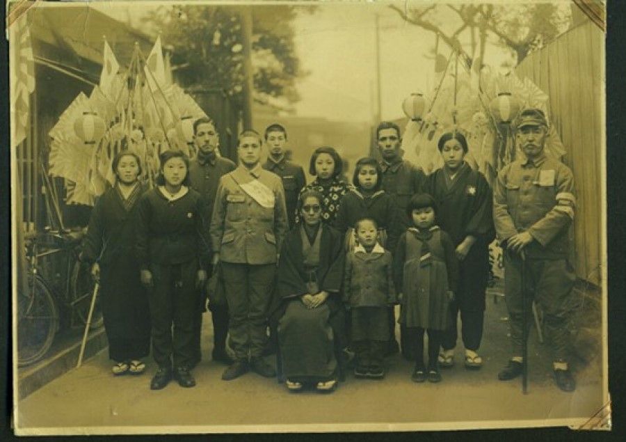 The album owner and his family on 27 March 1944, before he went to battle in China.