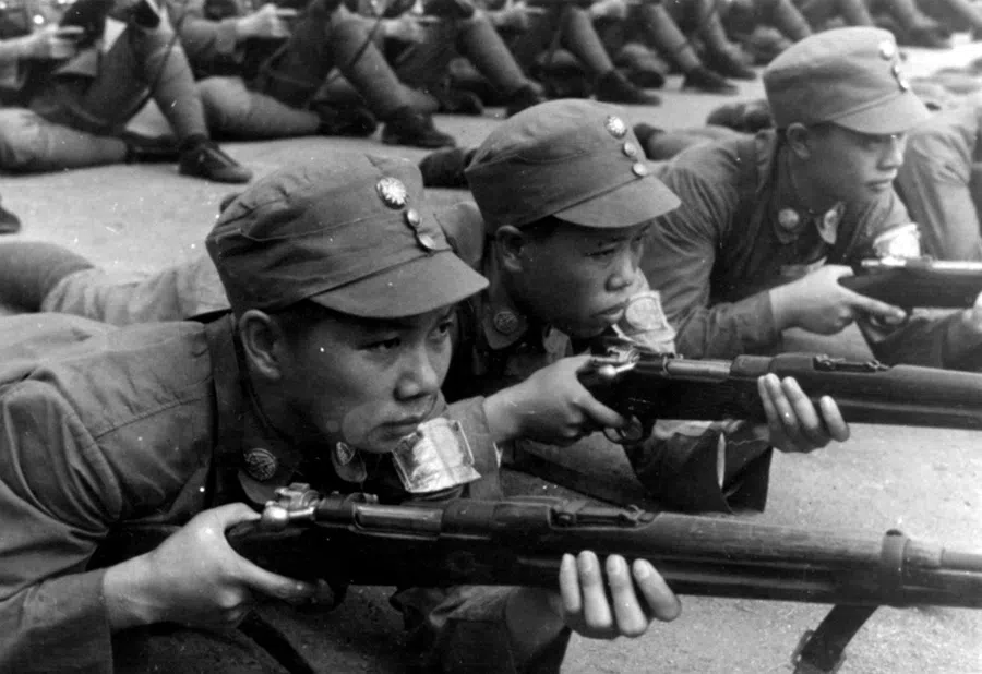 Female soldiers from Guangdong fighting courageously during China’s resistance against Japan in 1938.