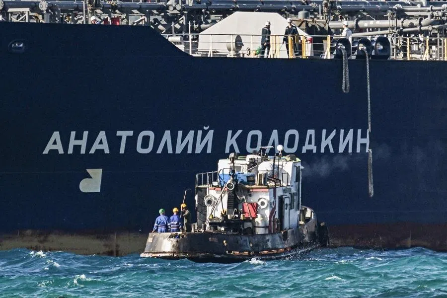 Workers on a tugboat guide the Russian oil tanker Anatoly Kolodkin as it arrives at the oil terminal in the port of Matanzas, northwestern Cuba, on 31 March 2026. (Yamil Lage/AFP)