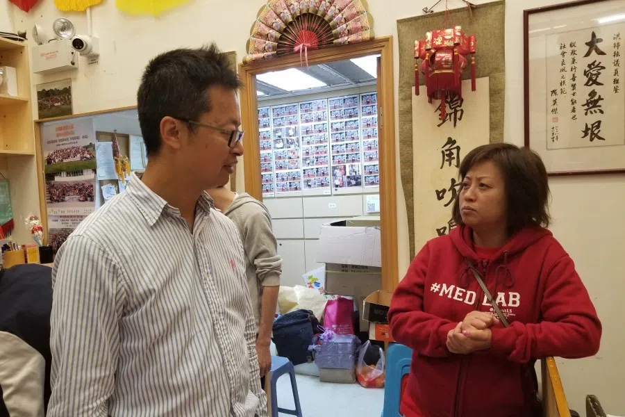 Mr Hung Kam-in, former district councillor for Kwun Tong, speaking to a constituent. (Tai Hing Shing)