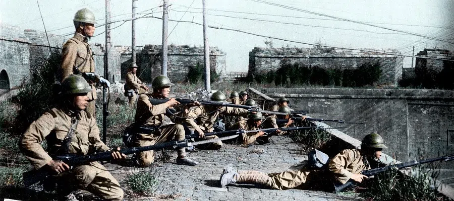 The iconic photo of Japanese troops breaching the walls of Shenyang during the Mukden incident, 1931.