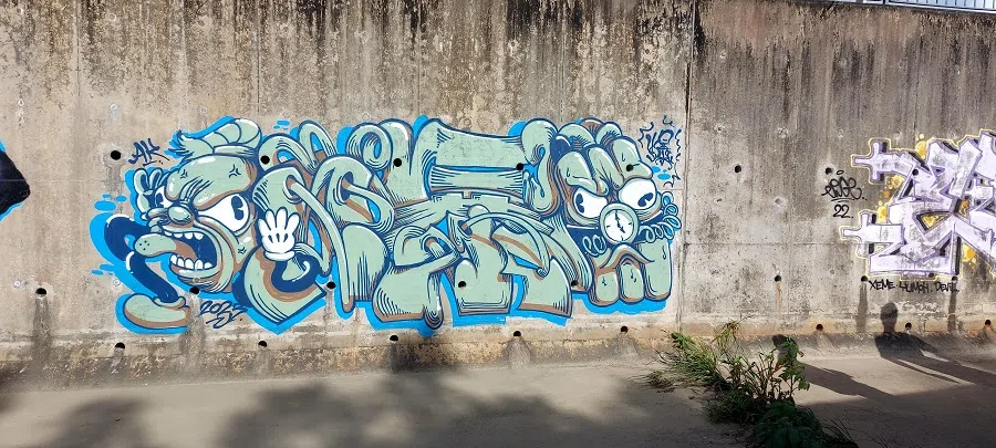 Figure 8: 爆 “explode” graffito by 爆 who put his tag on the top right as well, dated 2020.