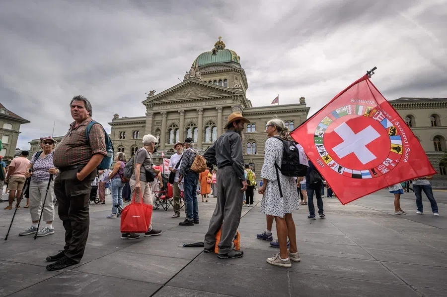 People gather in front of the Swiss Parliament building before a demonstration by supporters of the 'Safeguarding Swiss Neutrality' popular initiative initiative on Federal Square ahead of a nationwide vote, in Bern, on 29 August 2026.