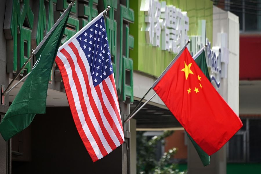 Tension between China and the US is intensifying. This file photo taken on May 14, 2019 shows the US (L) and Chinese flags (R) displayed outside a hotel in Beijing. (Greg Baker/AFP)