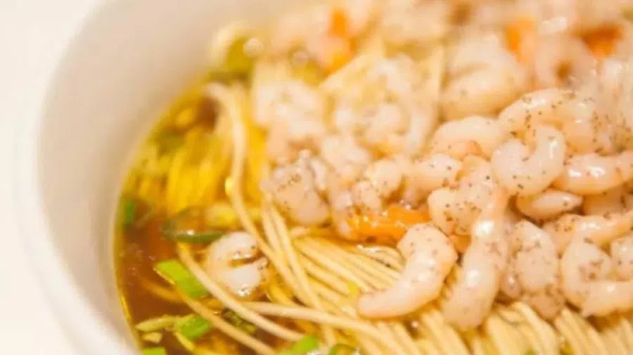 Toutangmian with shrimp topping. (Internet)