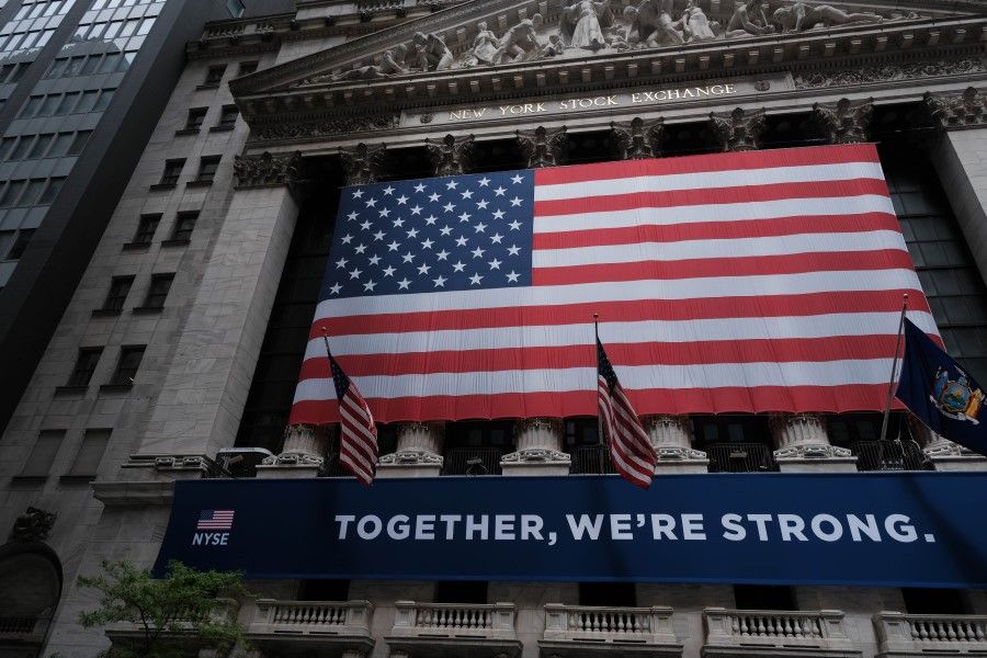 The New York Stock Exchange (NYSE) stands in lower Manhattan on the first day that traders are allowed back onto the historic floor of the exchange, 26 May 2020 in New York City. (Spencer Platt/AFP)