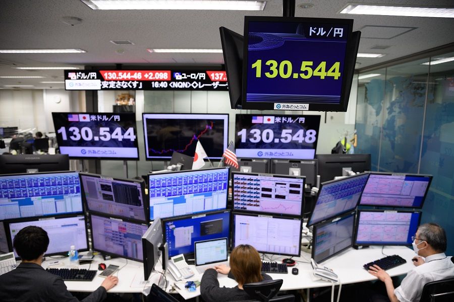The rate of the yen against the US dollar displayed in the trading room at foreign exchange brokerage Gaitame.Com Co. in Tokyo, Japan, on 28 April 2022. (Akio Kon/Bloomberg)