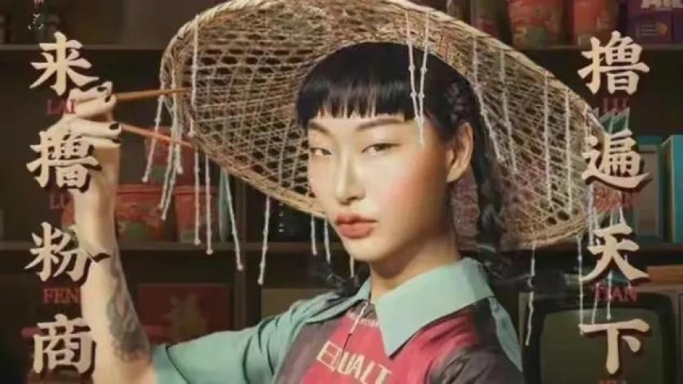 Chinese brand Three Squirrels came under fire for featuring "slit eyes" in a series of advertisements. (Internet)