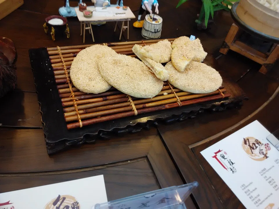 Changzhou's rich sesame cake.