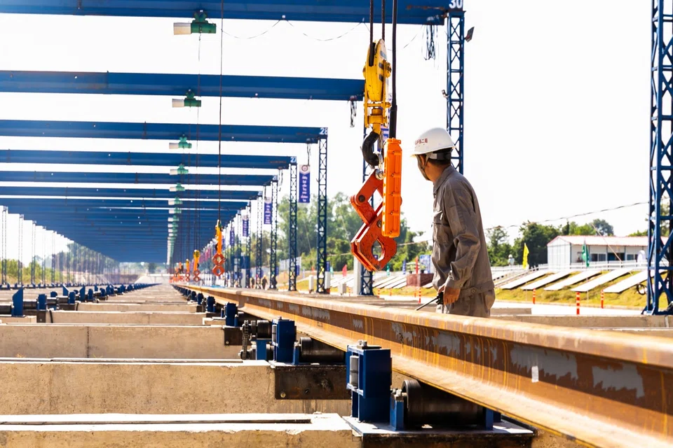 A worker on-site the China-Laos railway project, 2 December 2019. (Xinhua)