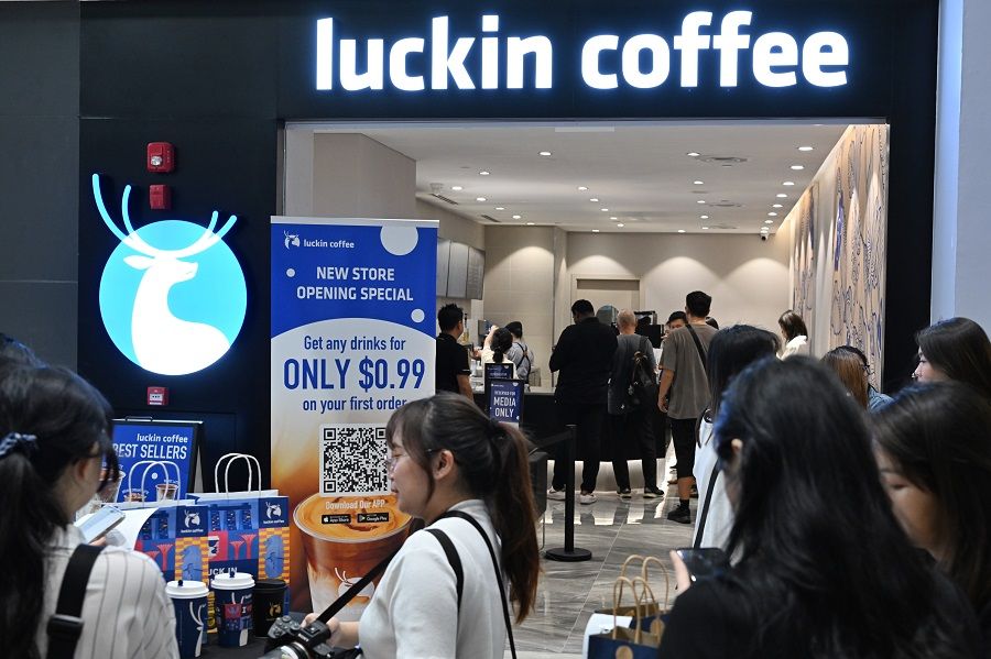 People queuing at Luckin Coffee's Marina Square outlet which opened on 31 March 2023. (SPH Media)