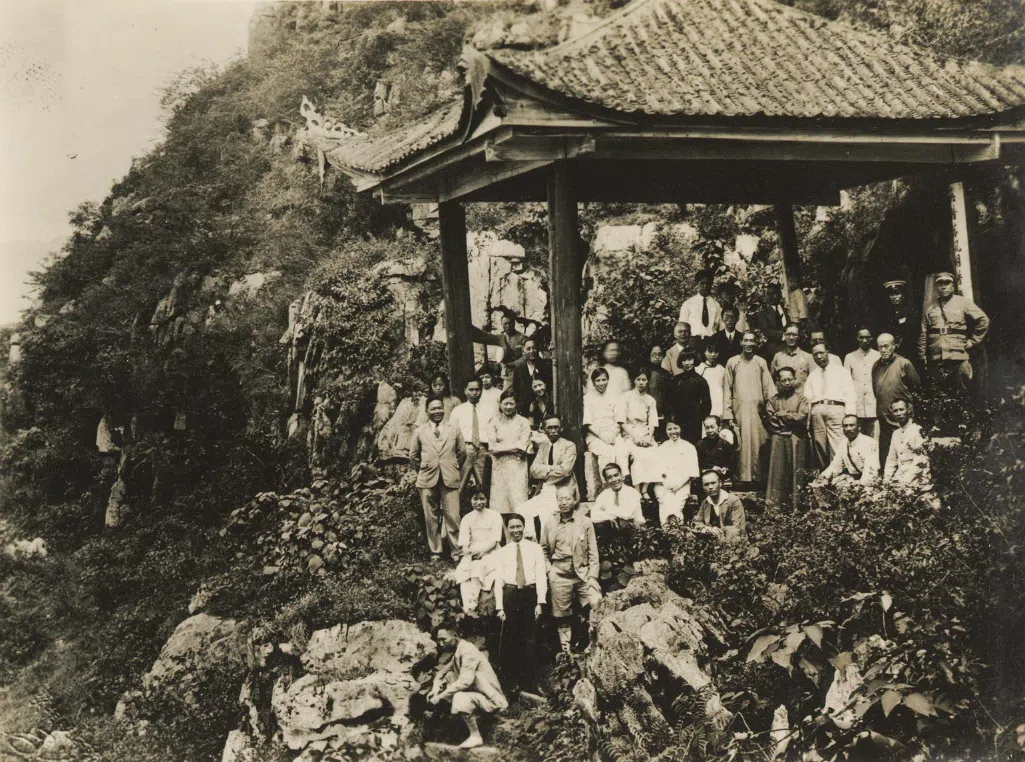 The Shandong University faculty on an outing.