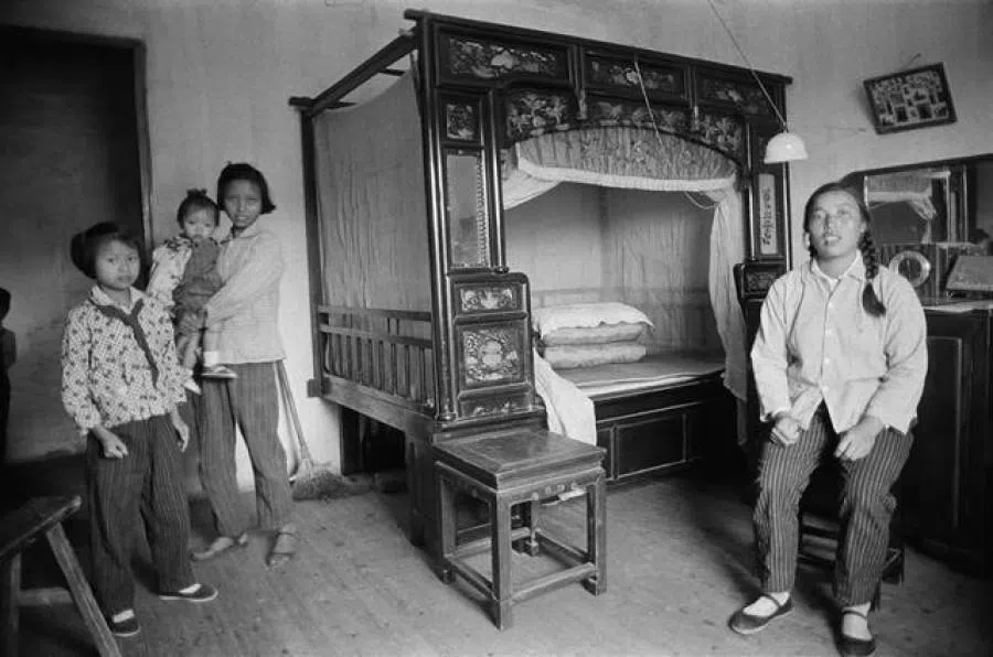 Model family home in Shanghai for foreign visitors, 1965. (Photo: Koichi Saito)