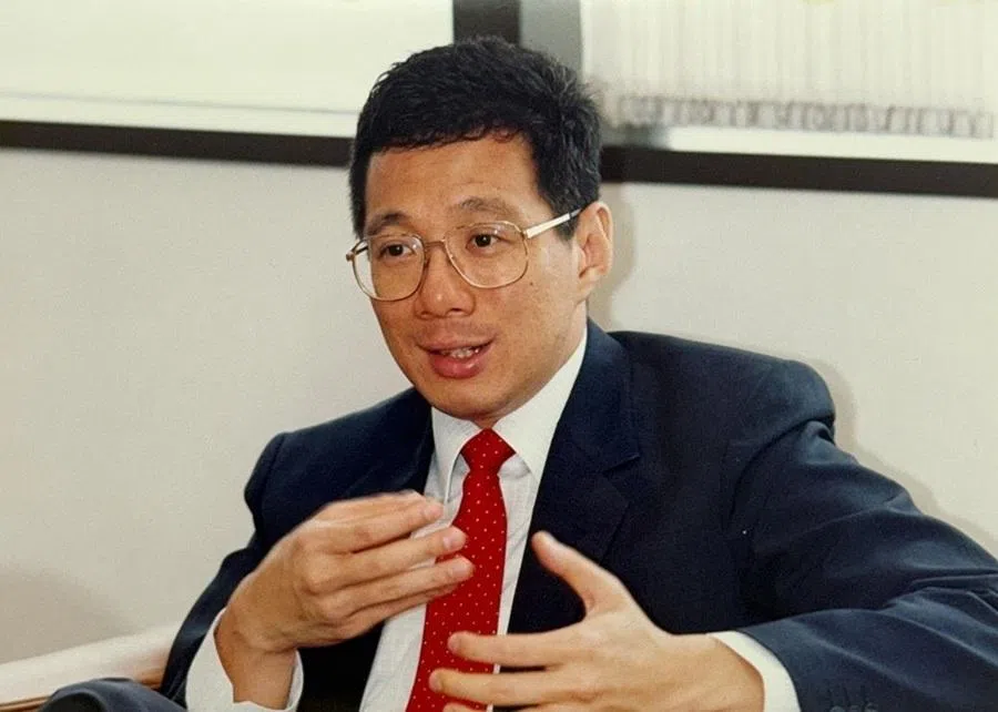 Deputy Prime Minister Lee Hsien Loong speaking eloquently during the interview, 1992.