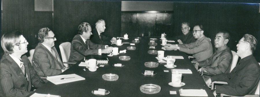 In 1972, President Nixon held talks with Chinese Premier Zhou Enlai, attended by Henry Kissinger and China's Vice-Foreign Minister Qiao Guanhua.