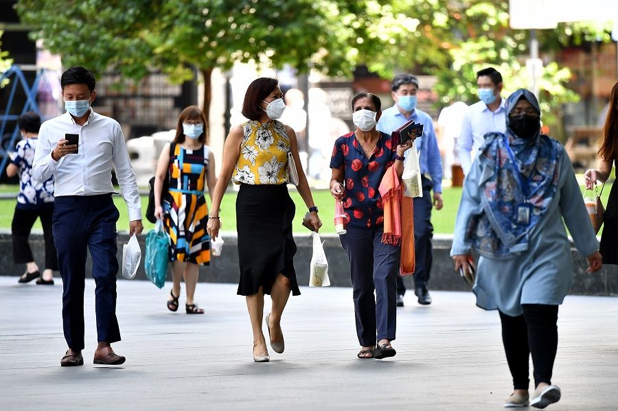 Office workers wearing face masks at Raffles Place, Singapore, on 6 September 2021. (SPH Media)