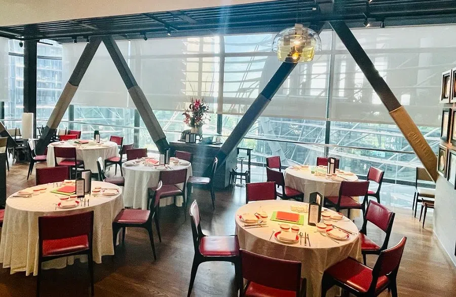 Round tables in the main at Majestic Restaurant. (Photo: Majestic Restaurant)