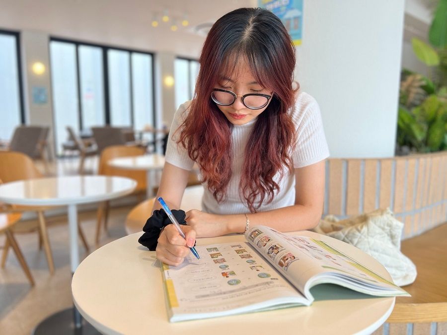 Vietnamese student Le Quynh Hoa hopes to work at a Korean enterprise or become a Korean teacher when she returns to Vietnam. (Photo: Kang Gwiyoung)
