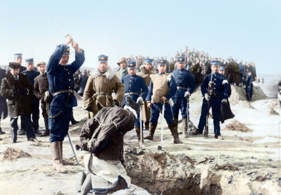 Japanese troops beheading Korean anti-Japanese elements, 1910s.