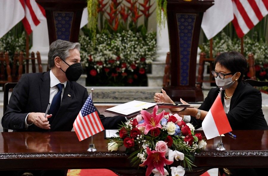 US Secretary of State Antony Blinken and Indonesia's Foreign Minister Retno Marsudi sign a Memorandum Of Understanding at the Pancasila Building in Jakarta, Indonesia, 14 December 2021. (Olivier Douliery/Pool via Reuters)