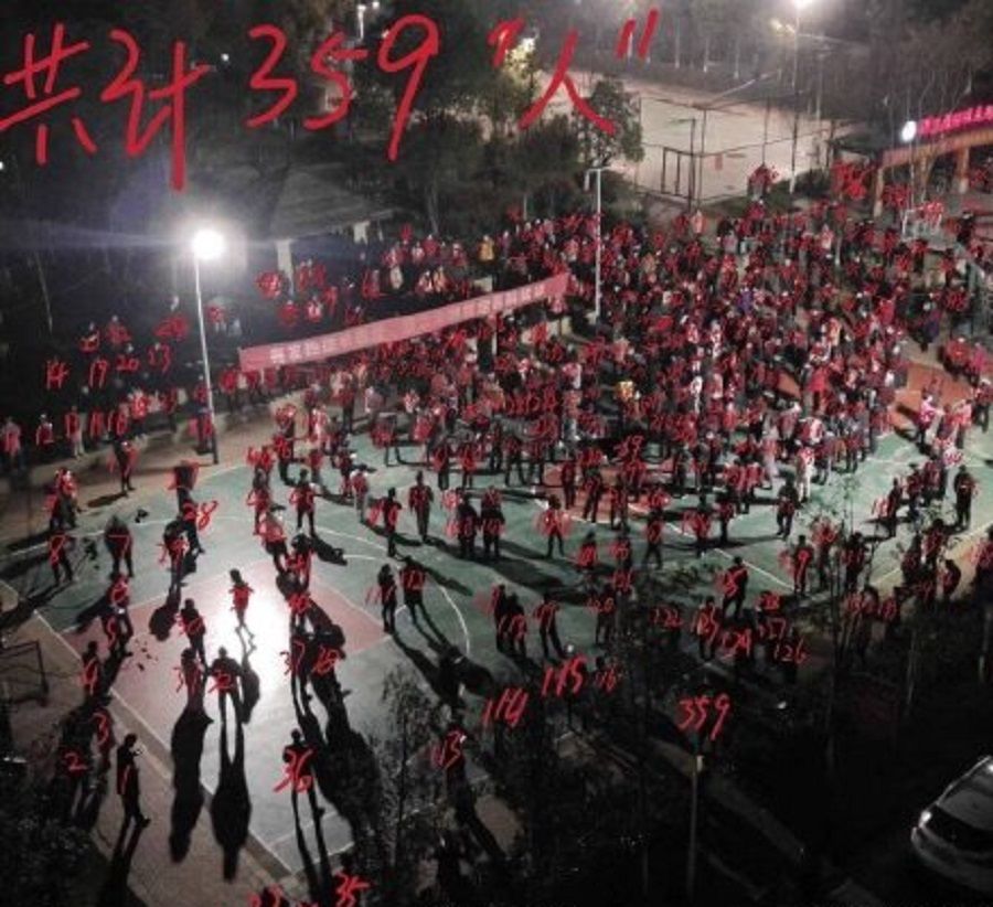 A netizen counted the number of people present and found that over 300 people had gathered at the basketball court, not the 100 that officials have claimed.