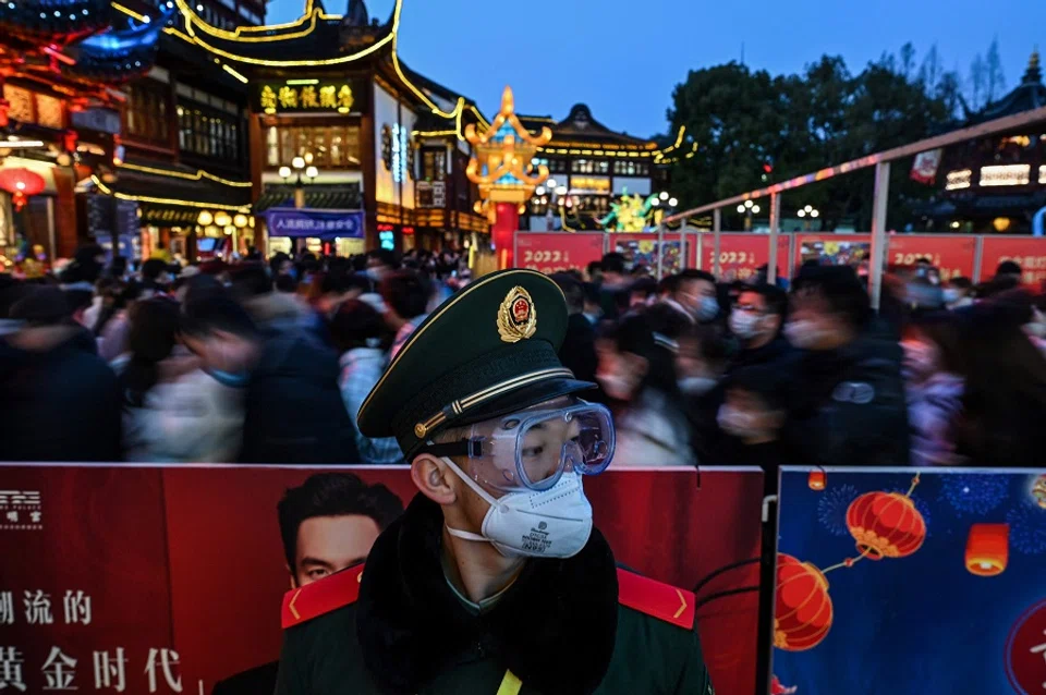 Chinese paramilitary policemen keep watch while people visit Yu Garden in Shanghai, China, on 15 February 2022. (Hector Retamal/AFP)