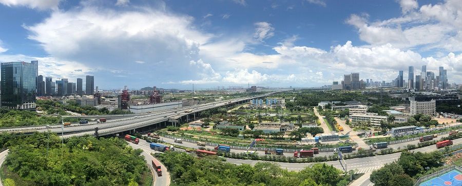 A view of the Qianhai Shenzhen-Hong Kong Modern Service Industry Cooperation Zone with the Qianhai Bay Free Trade Port Zone on the left and Shenzhen's Bao'an District on the right, in Guangdong province, China. (Photo: Charlie fong/Licensed under CC BY-SA 4.0)