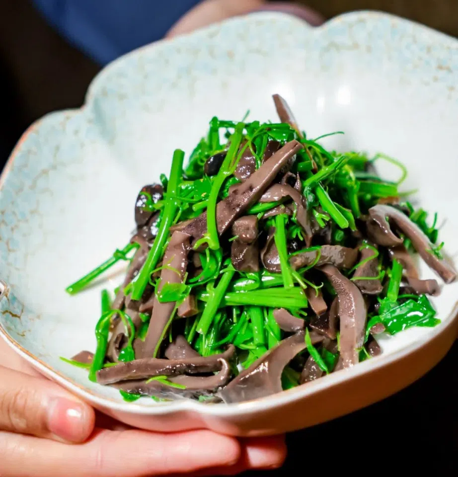 A dish of pine mushrooms.