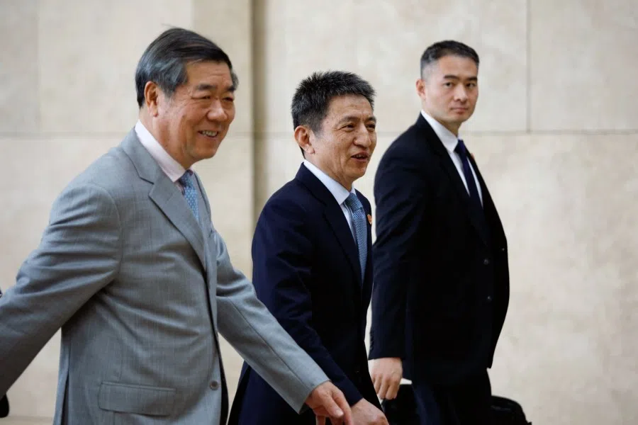 He Lifeng, China’s vice premier (left) and Li Chenggang, China’s vice commerce minister (centre) return for a meeting with the US trade delegation following a lunch break in in Kuala Lumpur, Malaysia, on 25 October 2025. (Samsul Said/Bloomberg)