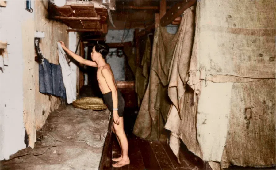 In the 1950s, leather factories operated in cramped spaces and used large amounts of chemicals, causing severe pollution.