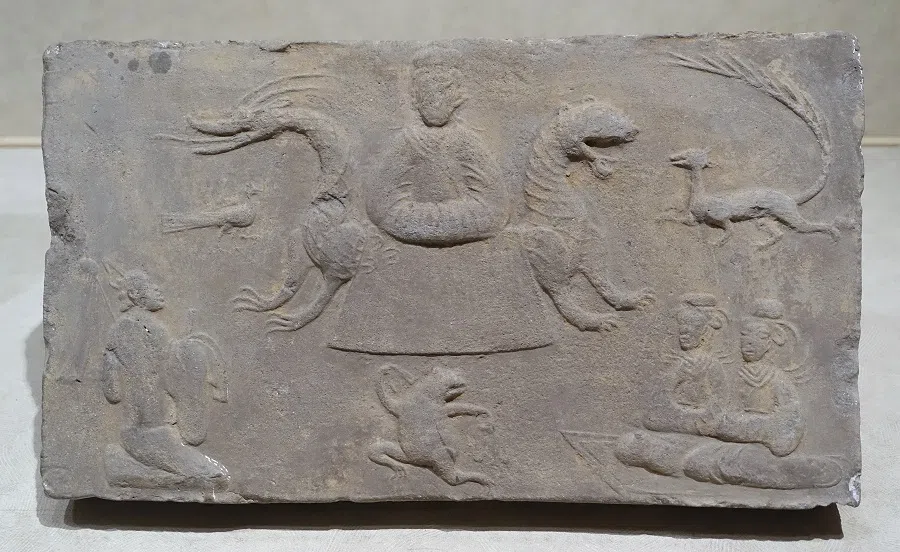 Queen Mother of the West, unearthed from Chengdu, Sichuan, dating back to the Eastern Han dynasty, tomb tile, Sichuan University Museum. (Wikimedia)