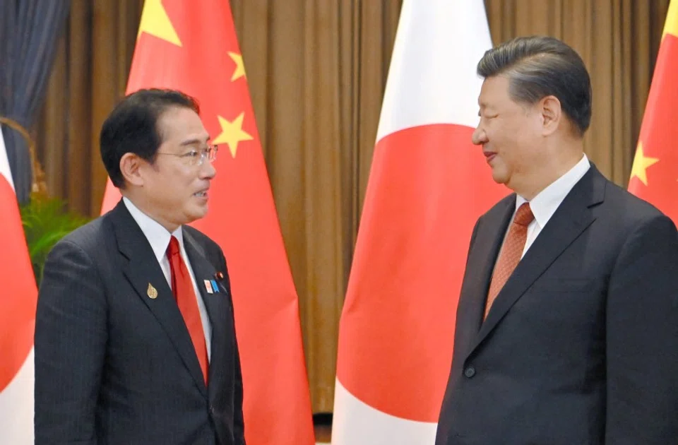 Japanese Prime Minister Fumio Kishida (left) meets Chinese President Xi Jinping on the sidelines of the Asia-Pacific Economic Cooperation (APEC) Summit in Bangkok, Thailand, 17 November 2022, in this photo released by Kyodo. (Kyodo via Reuters)