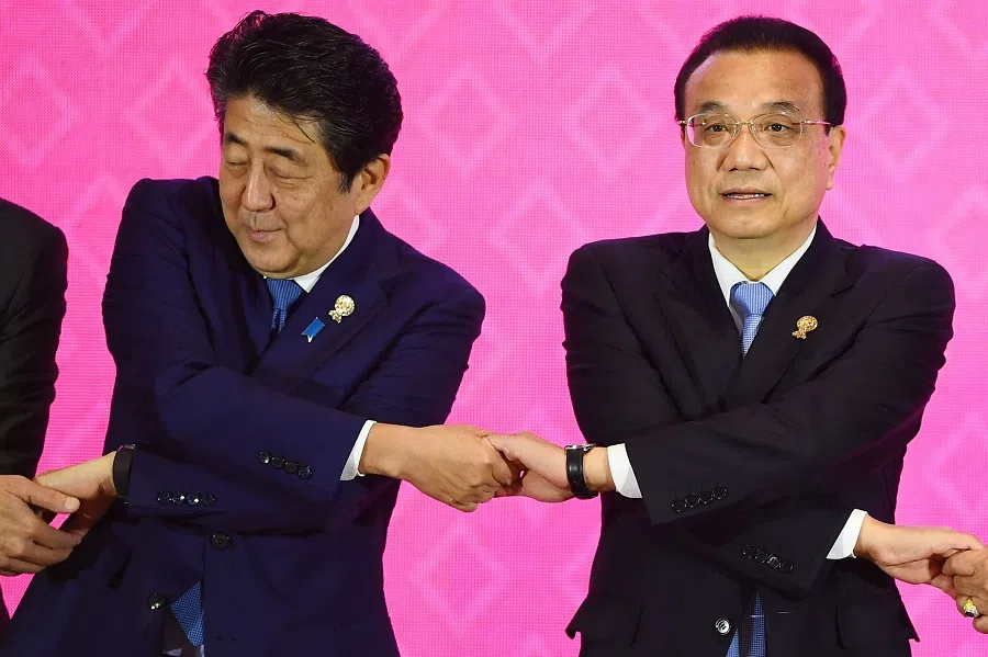 President Shinzo Abe and Prime Minister Li Keqiang at the recent 22nd ASEAN Plus Three Summit in Bangkok. (Manan Vatsyayana / AFP)