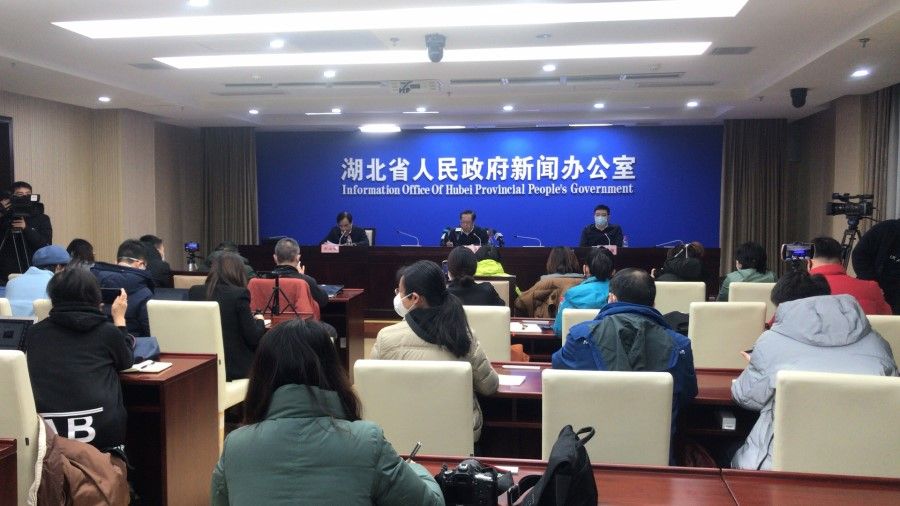At a press conference on Sunday, Hubei officials were criticised for giving wrong information and misuse of surgical masks. (CNS)
