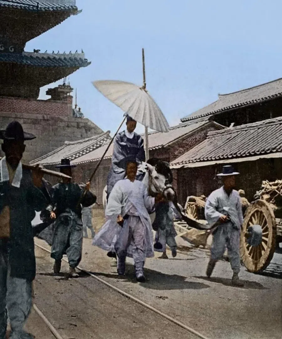 Noblemen of the yangban class entering Namdaemun in Hanyang (present-day Seoul) with dignified presence, circa 1900.