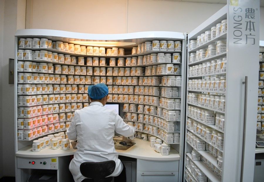 A staff of the hospital at the Changchun University of Chinese Medicine preparing pills containing a traditional Chinese remedy against "dampness" in the body. (Zhang Yao/CNS)