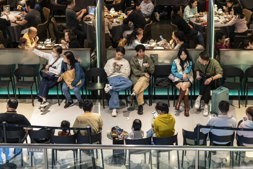 Customers wait outside a restaurant at a shopping mall in Shenzhen, China, on 19 January 2024. (Qilai Shen/Bloomberg)