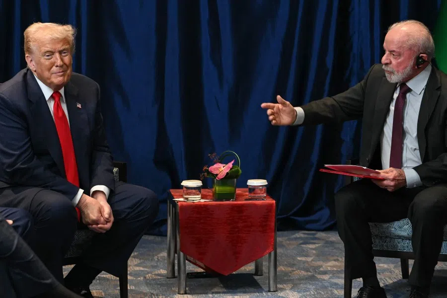 Brazil’s President Luiz Inacio Lula da Silva (right) talks to US President Donald Trump during a bilateral meeting on the sidelines of the 47th Association of Southeast Asian Nations (ASEAN) Summit in Kuala Lumpur on 26 October 2025. (Andrew Caballero-Reynolds/AFP)