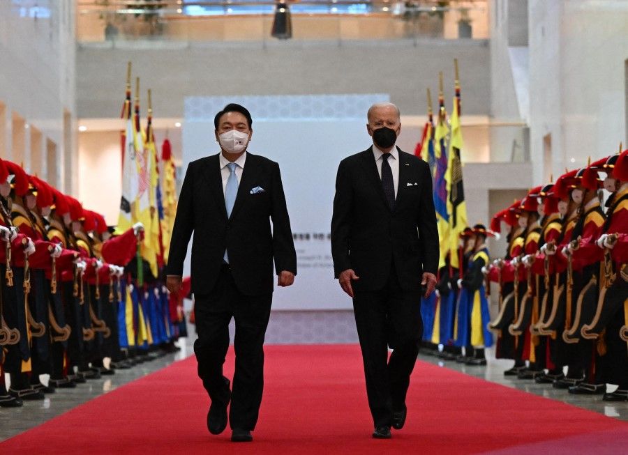 South Korean President Yoon Suk-yeol (left) and US President Joe Biden arrive for a state dinner at the National Museum of Korea in Seoul on 21 May 2022. (Saul Loeb/AFP)