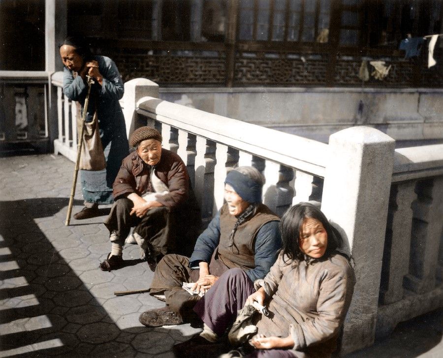 Panhandlers on a Shanghai street, 1947. These women mostly came to big cities from poor villages in neighbouring provinces; poverty was a major challenge for China.