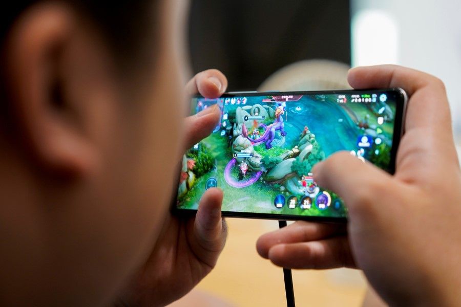 A player of Rogue Warriors esports team trains for the game "Arena of Valor" at his club in Shanghai, China, 3 September 2021. (Aly Song/Reuters)