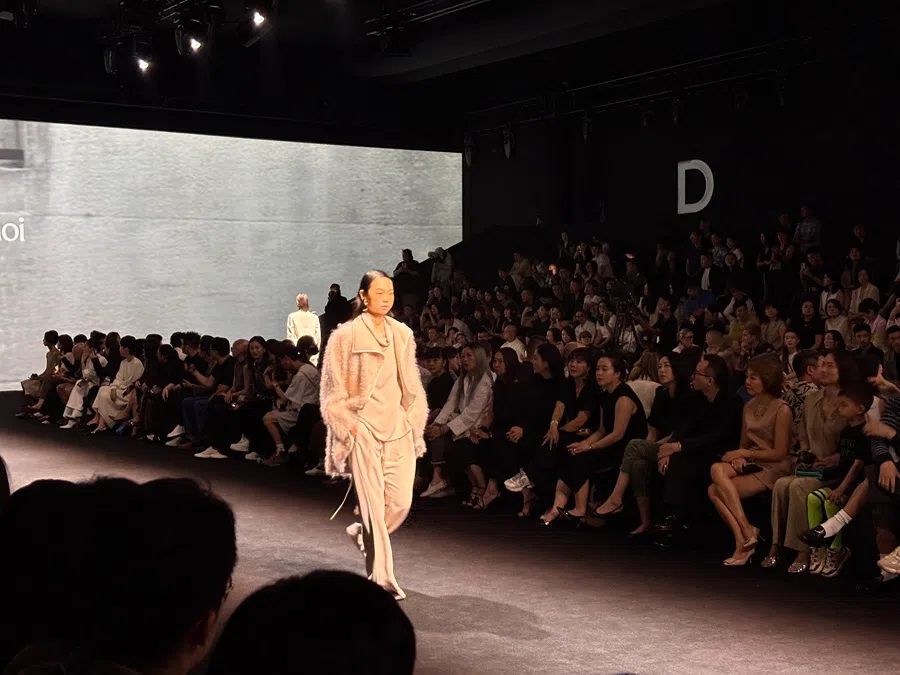 Chinese designer brand Comme Moi’s showcase at the 2025 Shanghai Fashion Week. (Li Kang/SPH Media)