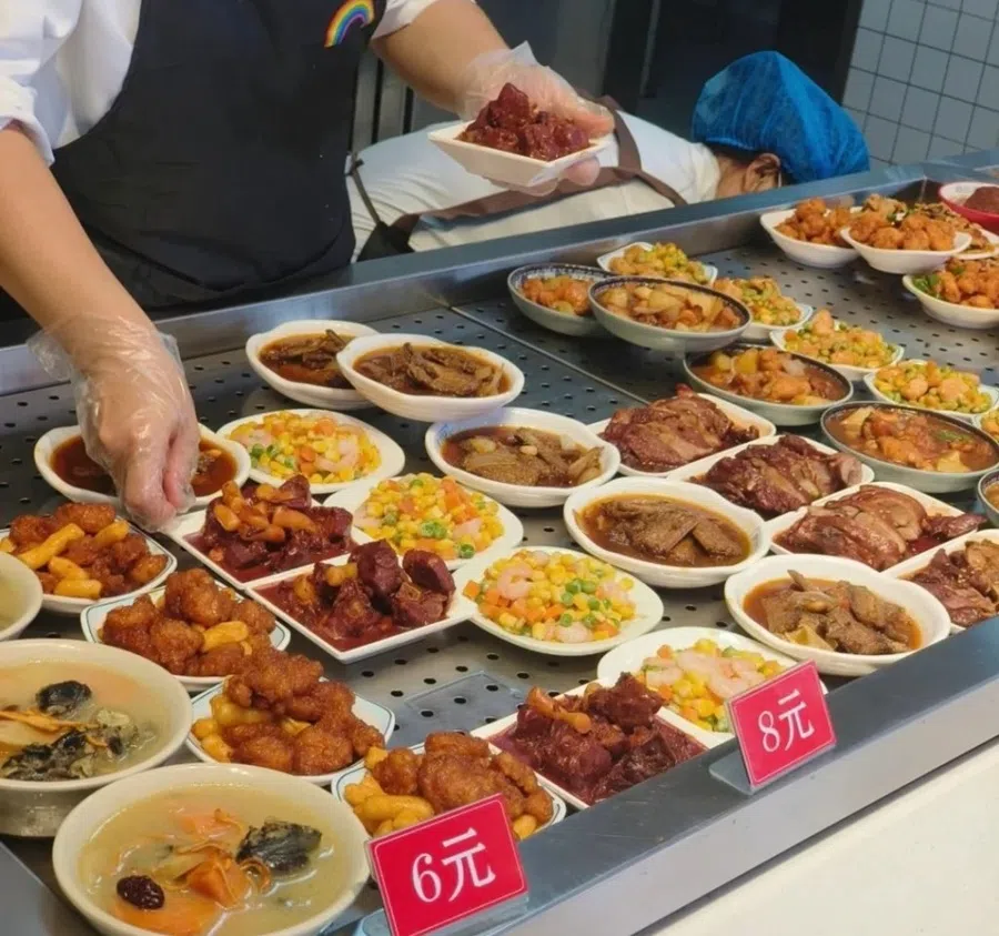 Affordable dishes offered at a community canteen in China. (Internet)