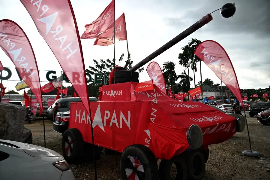 The last leg of campaigning before polling day for Pakatan Harapan chairman Anwar Ibrahim in Tambun, Perak, on 18 November 2022. (SPH Media)