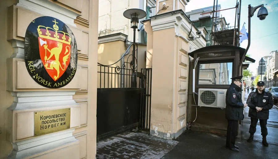 Russian police officers stand guard outside the Norwegian embassy in Moscow on 26 April 2023. Norwegian intelligence services regularly point to Russia and China as the main espionage threats to the Nordic country, which is a member of NATO and shares a 198-kilometre (123-mile) border with Russia in the Arctic. (Alexander Nemenov/AFP)