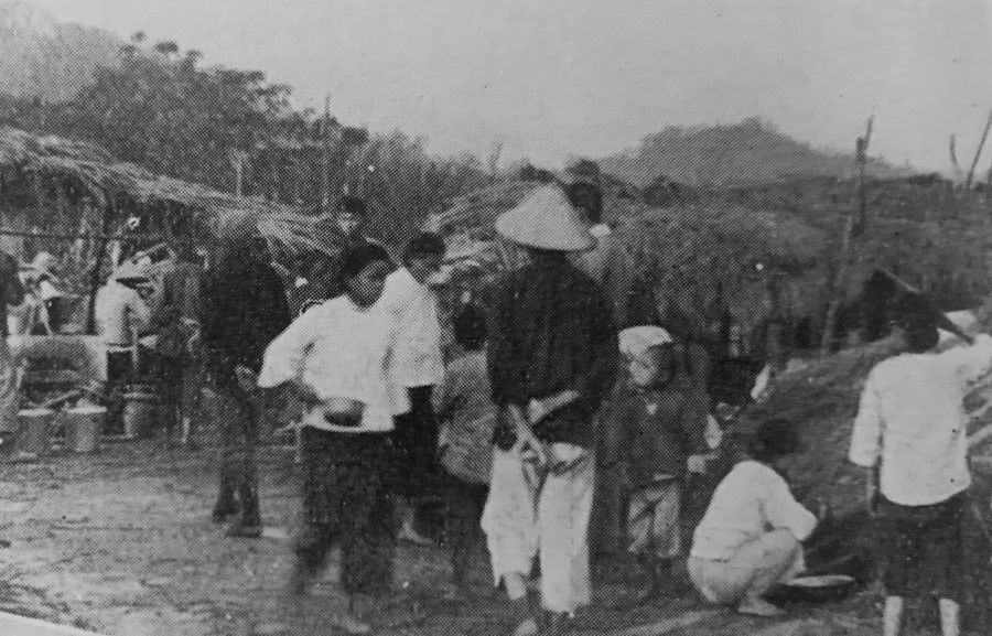 Victims in Dananpu following the 1935 Taichung earthquake.