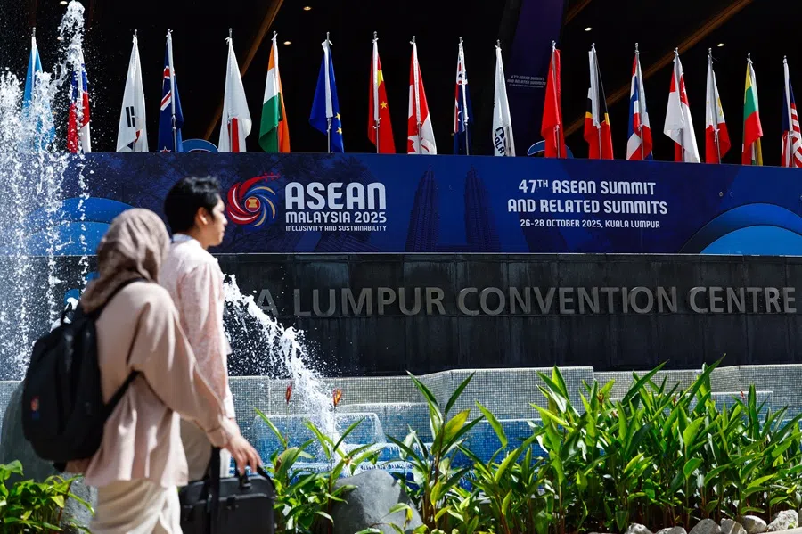 Signboards and national flags featuring Malaysia’s ASEAN Chairmanship 2025 decorate various parts of the capital ahead of the 47th ASEAN Summit and Related Summits at the Kuala Lumpur Convention Centre. (fotoBernama)